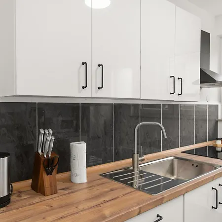 Apartment Gemuetliche - 7 Betten - Balkon - Waschtrockner - Smart Tv *